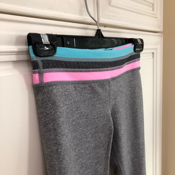 Ivivva by Lululemon girls reversible crop leggings - Picture 4 of 13